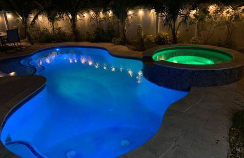 Private Luxe Pool Club Heated Spa - Foto 16