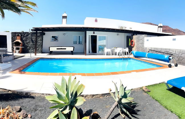 Villa Descansa With Private Pool, Air-conditioning, Sea View, Smart-tv & Wifi - Foto 1