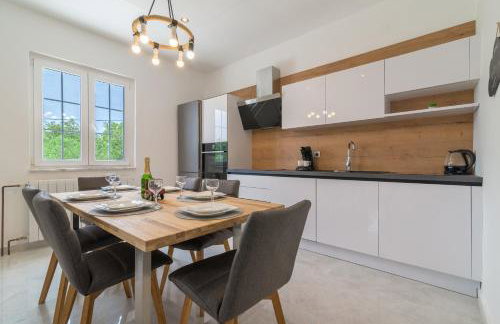 S&I Peaceful Holiday Home With Pool & Jacuzzi - Foto 16