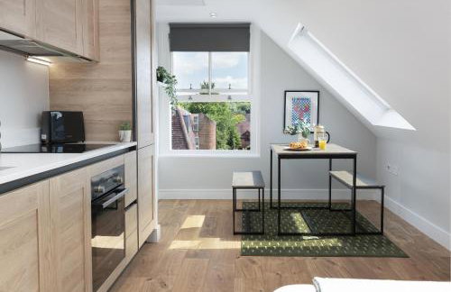 Bright 1 bedroom apartments near Farnham Castle - Photo 34