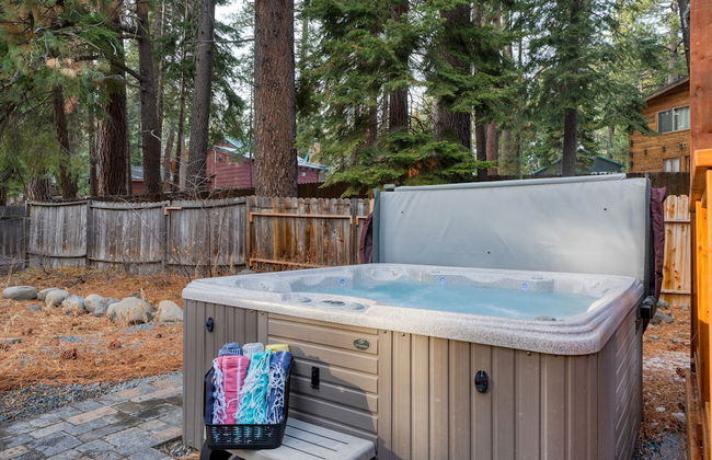 Westlake Cabin by Avantstay Hot Tub Near Skiing Walk to Restaurants Lake - Photo 28