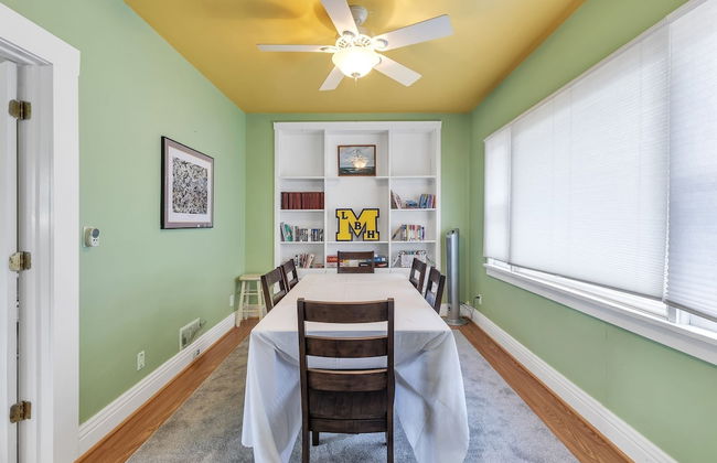 Unique Charmer: Outdoor Space & More Near Um 3 Bedroom Home by RedAwning - Foto 17