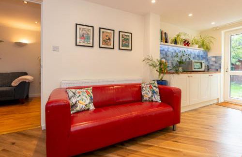Cosy 3 Bedroom House near River Thames - Pass the Keys - Photo 14