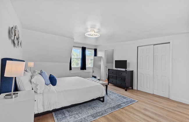 Cozy Family Getaway - JZ Vacation Rentals - Photo 4