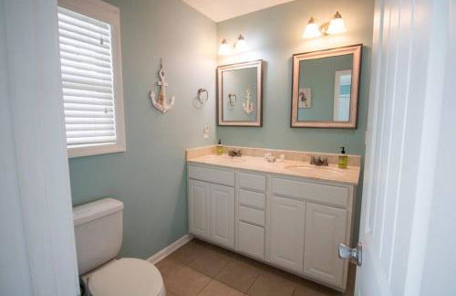 4Br 3bath Dog Friendly Ocean View Hot tub Elevator - Photo 18