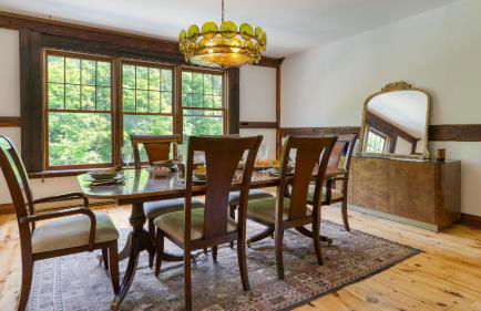 Historic Barn Retreat w Pool Pond Views Longview Pond Lodge by AvantStay - Foto 13