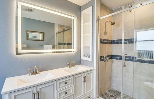 Bright Kitty Hawk Home with Hot Tub, Walk to Beach! - Foto 16