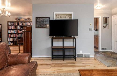 Millcreek Home, Quick Access to Canyons and Skiing - Foto 12