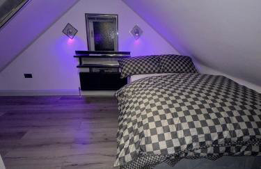 Luxxe House with Hot tub and Pool table - Photo 15