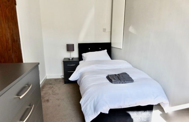 Cheer full 4 Bedroom House Train Station - Foto 6