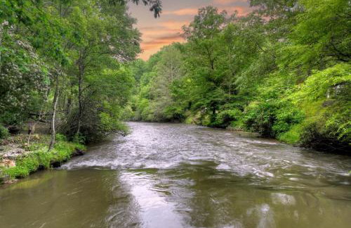 A Little Bit of Heaven Swim in the creek soak in the hot tub and relax in comfort - Foto 60