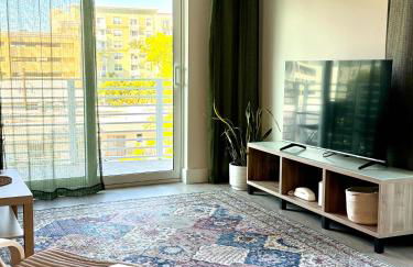 NEW Modern Condo FREE Parking & High Speed Wifi - Foto 10