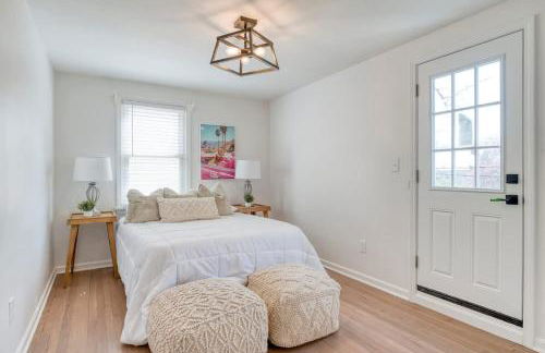 Stylish 3BR w Sunroom & Deck - Foto 16