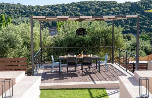 Pavlina Villa , a hidden gem with heated pool and ping pong! - Photo 6