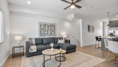 Stylish Phoenix Suite by Zenia Stays - Central & Cozy Escape - Foto 5