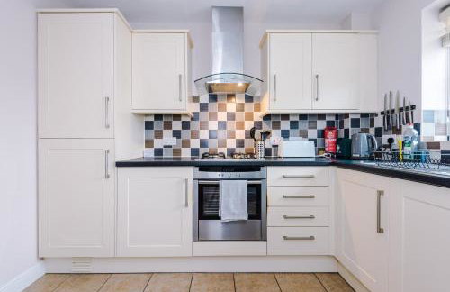 Relaxing 3 Bedroom Chester Home with garden - Photo 23