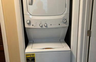 WOW!! Ultimate Pocono Retreat, Hot Tub, Game Room, Deck, Lakes, Skiing, Pools - Foto 13