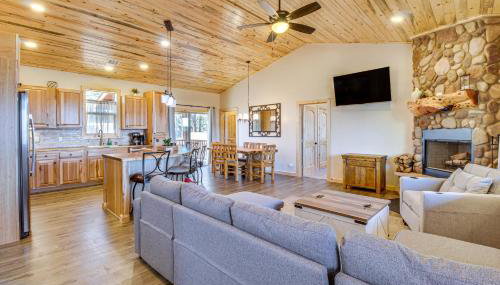 Hike and Snow Play! Overgaard Home with Fireplace - Foto 4