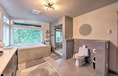 Mid-Century Cabin with Deck and Puget Sound Vistas! - Foto 14