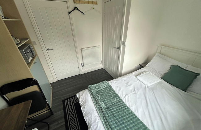 Private Room - Ensuite Bathroom - Free Parking - Foto 13