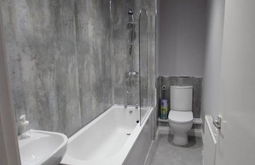 Heaton-Beautiful 3 Double Bedrooms Sleeps 6 Free Parking and Wifi - Foto 8