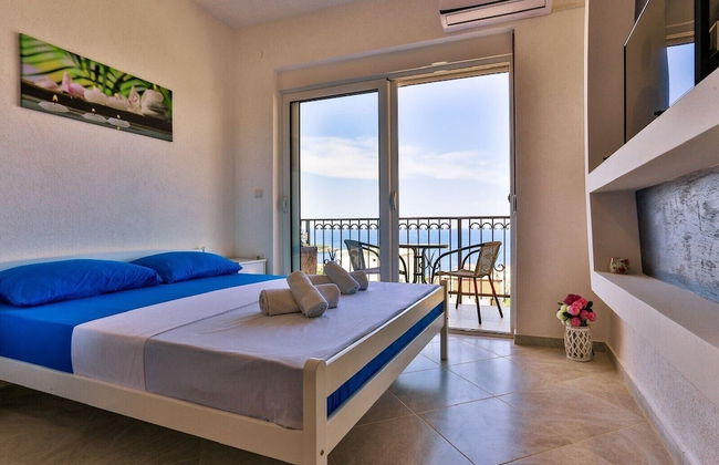 MarBok Apartments with SeaView - Photo 3