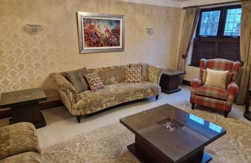 5 Bed 5 Bath Luxury Home Near Heathrow Free Parking - Foto 18