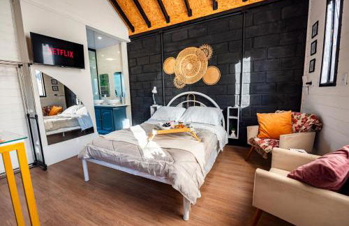 Tiny House com Banheira Privativa, Deck no Jardim com Rede Suspensa sobre o Riacho e Lareira Externa em Meio à Natureza - Photo 3