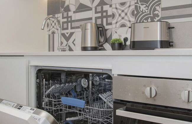 Liiiving in Porto - Cozy & Chic Downtown - Photo 10