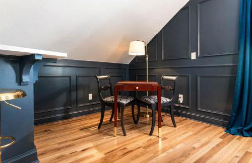 Speakeasy Family Retreat with Skyline Views - Foto 20