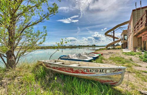 Lakefront Country Home with Waterslide and Trampoline! - Foto 1