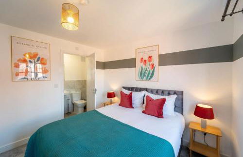 Charming 4 Bedroom House for 8 - Family Friendly - Fast WiFi - Parking - Photo 23