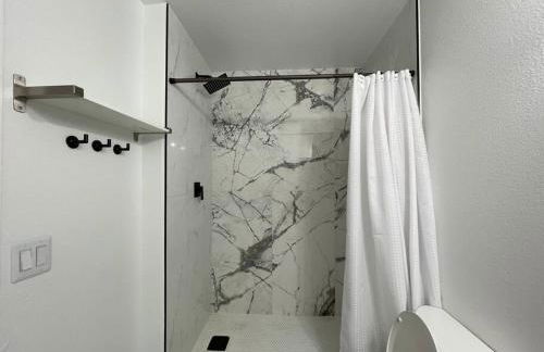 Gorgeous Abode 3 Bedrooms Hide-out in Mesa - Photo 64