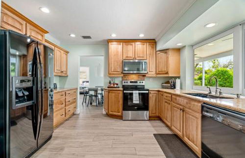 Spacious 4BR/3BA pool home, stylishly decorated - Foto 21