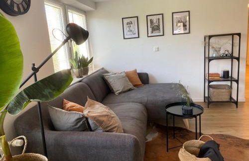 ☆FEWO ALTES KINO - MODERN - QUIET - 65M² - TV - NETFLIX - WLAN☆ - Foto 1