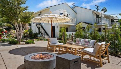 Seaside and Newly Renovated - Photo 3, Garden, sunbed, Garden view