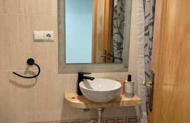 Traveler's Beach Apartment with sea view, free coffee & parking - Photo 17