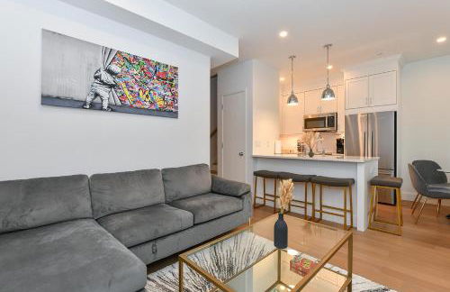 Sophisticated 3 Bedroom Duplex in the Heart of Midtown - Photo 1