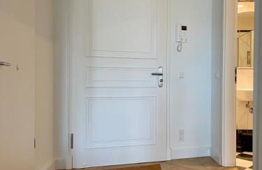 CLS Zentrale City-Wohnung in Hamburg mit E-Laden und Tiefgarage, Klimaanlage, gratis WLAN, Smart TV, großer Balkon, Nespresso Maschine inklusive Kapseln, Blick über Hamburg, Parkplatz, Cafe im Haus, Bushaltestelle direkt gegenüber, Flex Check In - Foto 27