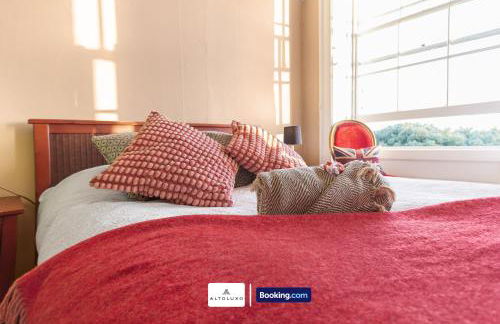 Spacestation Four 4 Bedroom Serviced Apartment By AltoLuxoExperience Short Lets & Serviced Accommodation With Free Wifi - Foto 14