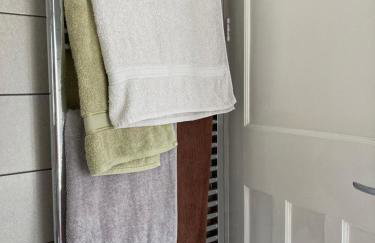 Cosy Modern Family Home Free Parking Garden - Foto 16