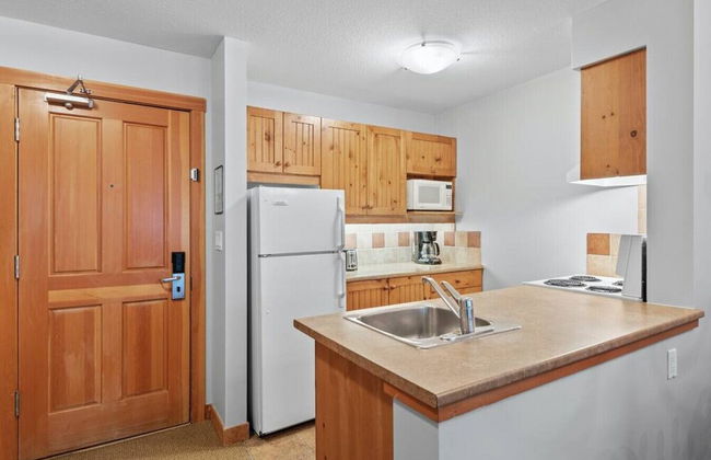 PENTHOUSE in the HEART of Panorama Village | TRUE Ski In/Out | Pools & Hot Tubs - Foto 5