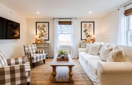 Downtown Luxury Farmhouse Apartment #4 - Photo 1