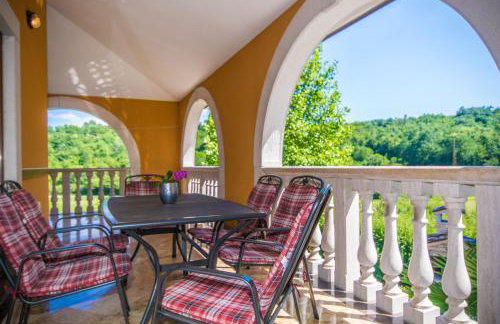 Villa Ritoša, a beautiful pool villa surrounded by greenery - Photo 3