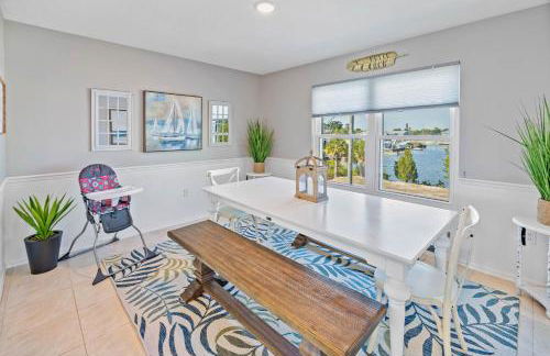 5 Bed3bath waterfront pool home with full gym, office, and heated pool! - Foto 33