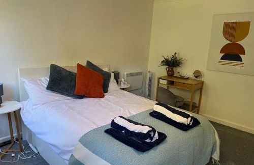 Hollyhocks Holiday Home- 2 bedroomed ground floor apartment sleeps 5 - Foto 8