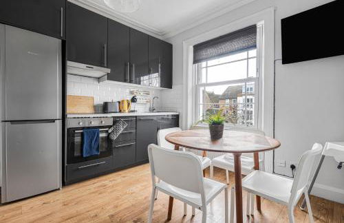 3BR flat, Free parking,Sleeps 6, 4 stops to Central London - Photo 8