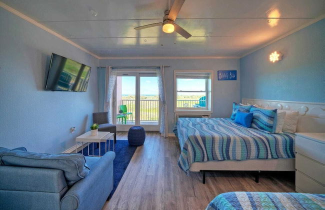 Oceanfront Condo w/ Private Balcony Pool + Tennis Bubbly Blew by Avantstay - Foto 7