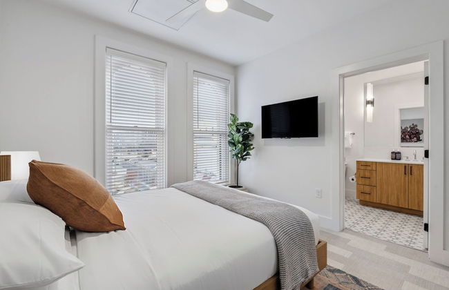 The Continental, powered by Placemakr - Downtown - Market Square - Photo 16