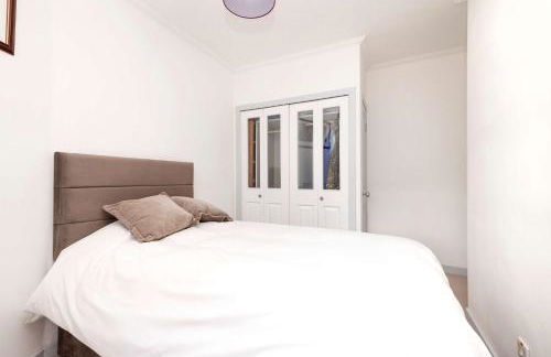 JOIVY Spacious 2-Bedroom Ground Floor Flat - Foto 52